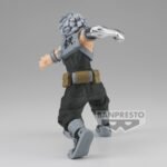 Vue diagonale à mi-distance de la figurine  de Tetsutetsu Tetsutetsu de My Hero Academia en tenue sans manches, bras droit étendu.