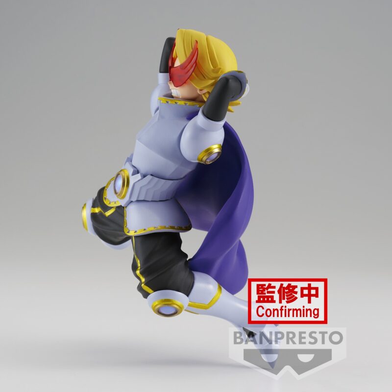 Vue 3/4 de face à mi-distance de la figurine de Yuga Aoyama de My Hero Academia en costume de héros, avec une cape violette.