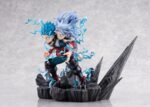 Vue 3/4 de face à mi-distance de la figurine de Izuku Midoriya et Eri de My Hero Academia en costume de héros, entourés d'effets électriques.