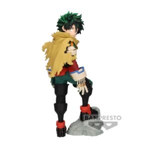 Vue 3/4 arrière à mi-distance de la figurine de Izuku Midoriya de My Hero Academia en costume de héros, avec une cape jaune déchirée.