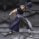 Figurine articulée d'Obito avec des détails précis, posant de manière dynamique avec un éventail.