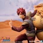 Figurine de Gaara dans une pose de combat dynamique avec du sable s'écoulant de sa calebasse.