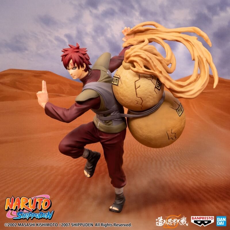 Figurine de Gaara dans une pose de combat dynamique avec du sable s'écoulant de sa calebasse.