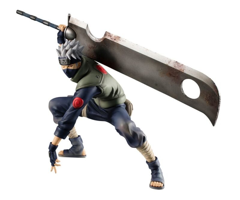 Figurine de Kakashi Hatake en posture de combat dynamique, tenant l'épée Kubikiribōchō, fabriquée par MegaHouse.