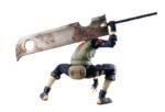 Figurine de Kakashi Hatake en posture de combat dynamique, tenant l'épée Kubikiribōchō, fabriquée par MegaHouse.