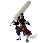 Kisame Hoshigaki debout dans une pose imposante, vêtu d'un manteau noir de l'Akatsuki, tenant l'épée Samehada entourée de bandages blancs.