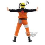 Figurine de Naruto Uzumaki en PVC, écartant les bras avec Kurama en arrière-plan.