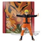 Figurine de Naruto Uzumaki en PVC, écartant les bras avec Kurama en arrière-plan.