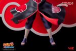 Figurine de Pain flottant au-dessus du village de Konoha, mains tendues, avec Rinnegan et symbole Akatsuki.