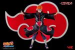 Figurine de Pain flottant au-dessus du village de Konoha, mains tendues, avec Rinnegan et symbole Akatsuki.
