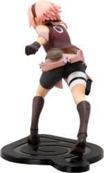 Figurine de Sakura Haruno en PVC dans une pose dynamique avec un coup de poing dévastateur.
