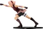 Figurine de Sakura Haruno en PVC dans une pose dynamique avec un coup de poing dévastateur.