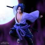 Figurine de Sasuke Uchiwa dans une pose dynamique, fabriquée par ABYstyle Studio, en PVC.