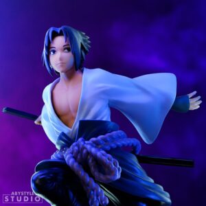 Figurine de Sasuke Uchiwa dans une pose dynamique, fabriquée par ABYstyle Studio, en PVC.