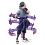 Sasuke Uchiha en pose dynamique avec le Mangekyo Sharingan visible et le Susanō translucide.