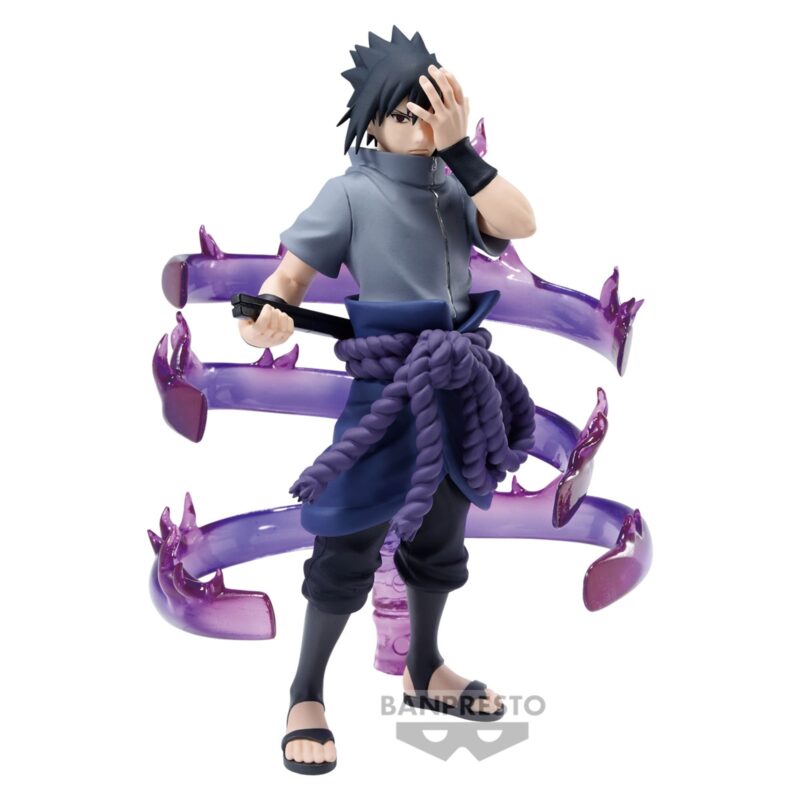 Sasuke Uchiha en pose dynamique avec le Mangekyo Sharingan visible et le Susanō translucide.