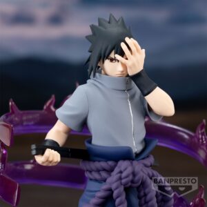 Sasuke Uchiha en pose dynamique avec le Mangekyo Sharingan visible et le Susanō translucide.