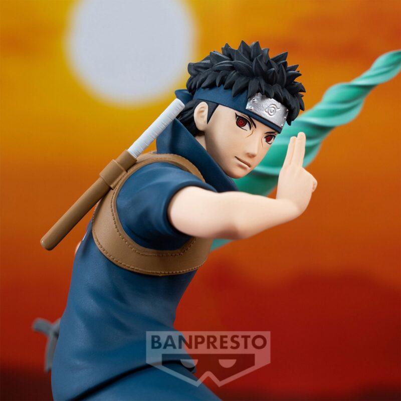Figurine de Shisui Uchiha en posture de combat, tenant un katana avec un effet de chakra.
