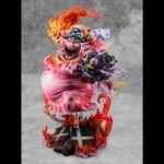Figurine de Big Mom dans une pose dynamique, entourée de ses homies Zeus et Prométhée, fabriquée par MEGAHOUSE, mettant en avant des détails sculptés avec précision et une base stable.