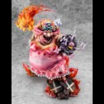 Figurine de Big Mom dans une pose dynamique, entourée de ses homies Zeus et Prométhée, fabriquée par MEGAHOUSE, mettant en avant des détails sculptés avec précision et une base stable.