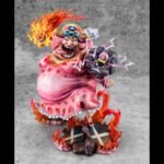 Figurine de Big Mom dans une pose dynamique, entourée de ses homies Zeus et Prométhée, fabriquée par MEGAHOUSE, mettant en avant des détails sculptés avec précision et une base stable.