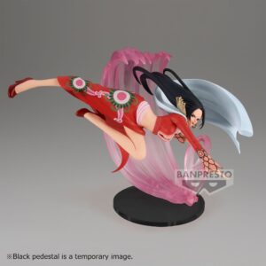 Figurine de Boa Hancock dans une posture dynamique, mesurant 17 cm, avec des cheveux et une cape flottants, fabriquée en PVC par Banpresto.