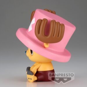 Figurine de Chopper assis, mesurant 11 cm, avec un visage mignon, fabriquée en PVC par Banpresto, présentant des détails soignés et une posture expressive.