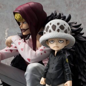 Figurine de Corazon et Trafalgar Law de la série One Piece, représentant Corazon avec une expression déterminée et Law, jeune et vulnérable, à ses côtés, fabriquée en PVC avec des détails précis et une finition soignée.