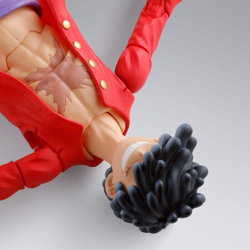 Figurine articulée de Monkey D Luffy en Gear 5 mesurant 15 cm, avec visage optionnel, quatre expressions faciales, trois paires de mains et bras étendus, représentant une scène dynamique de combat.