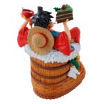 one-piece-figurine-luffy-petitrama-dx-logbox-re-birth-vol-1-megahouse_6 Figurine de Monkey D. Luffy dans une pose dynamique, vêtu de ses vêtements de Wano Kuni, avec Tony Tony Chopper à ses côtés, réalisée en PVC avec des couleurs vives.