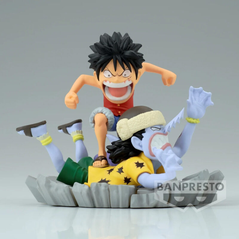 Figurine de Luffy en PVC mesurant 7 cm, représentant le personnage en pleine action écrasant Arlong au sol, avec une expression déterminée et une pose dynamique, fabriquée par Banpresto.