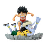 Figurine de Luffy en PVC mesurant 7 cm, représentant le personnage en pleine action écrasant Arlong au sol, avec une expression déterminée et une pose dynamique, fabriquée par Banpresto.
