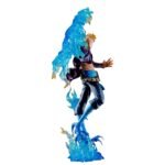 Marco le Phenix, personnage emblématique de One Piece, représenté en pose dynamique utilisant son Fruit du Démon sous forme hybride, avec des détails minutieux et une peinture de haute qualité.