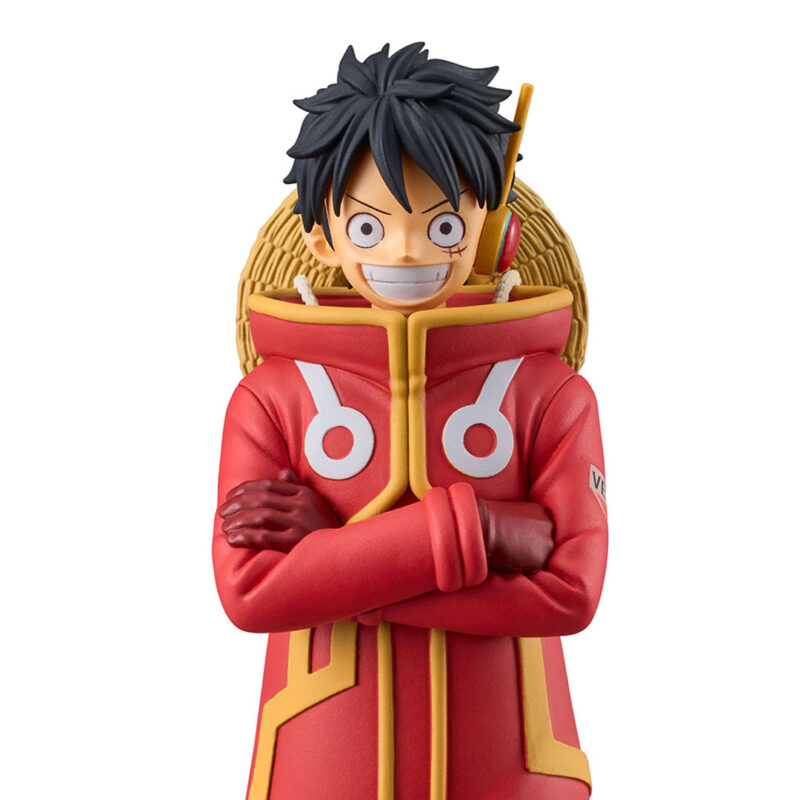 Figurine de Monkey D Luffy de 15 cm en PVC représentant le personnage avec les bras croisés et un sourire radieux, fabriquée par Banpresto.