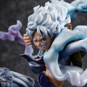 Figurine de Monkey D. Luffy dans sa transformation Gear 5, avec une pose dynamique et des détails minutieux, fabriquée en PVC par MegaHouse.