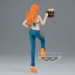 Figurine de Nami de la série One Piece, mesurant 16 cm, levant une choppe avec un clin d'œil, portant un haut de bikini et un tatouage sur l'épaule gauche, réalisée par Banpresto.