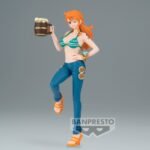 Figurine de Nami de la série One Piece, mesurant 16 cm, levant une choppe avec un clin d'œil, portant un haut de bikini et un tatouage sur l'épaule gauche, réalisée par Banpresto.
