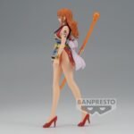 Figurine de Nami de la série One Piece, vêtue de sa tenue emblématique de Wano, tenant un bâton climatique orange, avec un ruban rose dans le dos, sur une base stable.