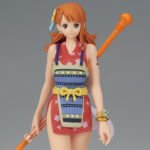 Figurine de Nami de la série One Piece, vêtue de sa tenue emblématique de Wano, tenant un bâton climatique orange, avec un ruban rose dans le dos, sur une base stable.