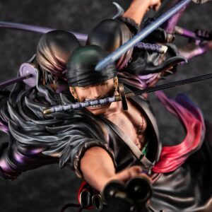 Figurine de Roronoa Zoro dans une pose dynamique utilisant la technique de combat Kitoryuu avec neuf sabres, réalisée en PVC par Megahouse.