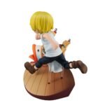 one-piece-figurine-sanji-run-run-run-ver-gem-series-megahouse_6 Figurine de Sanji en pose dynamique, courant dans une réplique du Baratie, avec une tenue de cuisinier détaillée en blanc et noir, fabriquée par MEGAHOUSE.