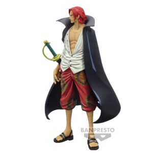 Figurine de Shanks le Roux de 23 cm en PVC, avec trois cicatrices à l'œil gauche, une cape noire flottante, une chemise blanche négligemment boutonnée et un ceinturon rouge tenant un sabre.