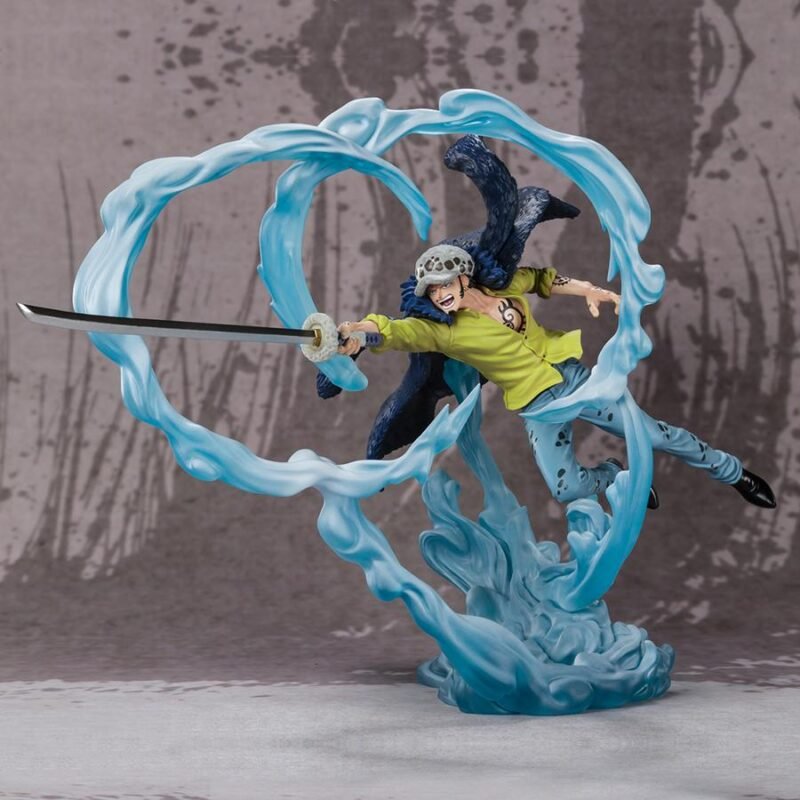 Figurine de Trafalgar Law tenant son katana Kikoku, avec une posture dynamique, fabriquée en PVC par Tamashii Nations, mesurant 24 cm.