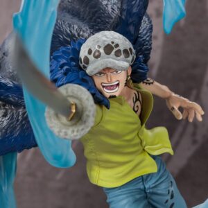 Figurine de Trafalgar Law tenant son katana Kikoku, avec une posture dynamique, fabriquée en PVC par Tamashii Nations, mesurant 24 cm.