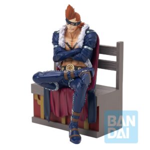 Figurine X-Drake de la collection Ichibansho, représentant un personnage assis avec les bras croisés sur un banc, affichant une expression calme et confiante, fabriquée en PVC et ABS.