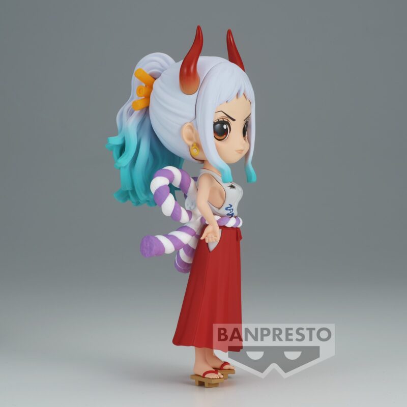 Figurine Q Posket de Yamato, personnage de One Piece, mesurant 14 cm, avec une pose dynamique, bras croisés et expression sérieuse, fabriquée en PVC par BANPRESTO.