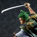 Figurine de Roronoa Zoro dans sa version Zoro Juro, représentant le personnage avec une pose dynamique, fabriquée en PVC par MEGAHOUSE, montrant des détails soignés et une finition de qualité.