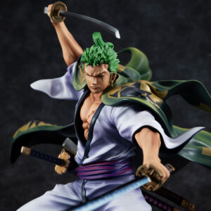 Figurine de Roronoa Zoro dans sa version Zoro Juro, représentant le personnage avec une pose dynamique, fabriquée en PVC par MEGAHOUSE, montrant des détails soignés et une finition de qualité.