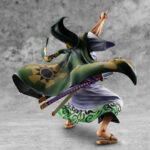 Figurine de Roronoa Zoro dans sa version Zoro Juro, représentant le personnage avec une pose dynamique, fabriquée en PVC par MEGAHOUSE, montrant des détails soignés et une finition de qualité.