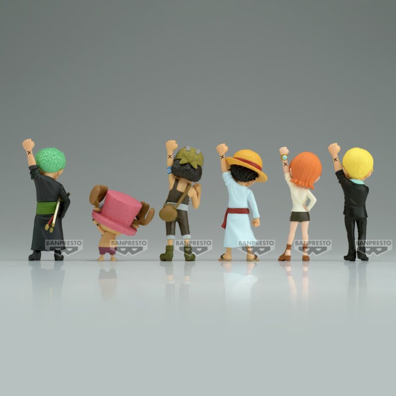 Figurine WCF de Luffy, capitaine de l'équipage du Chapeau de Paille, mesurant 7 cm, dans une pose emblématique avec le poing levé, représentant un moment d'émotion avec la princesse Nefertari Vivi, fabriquée par Banpresto.